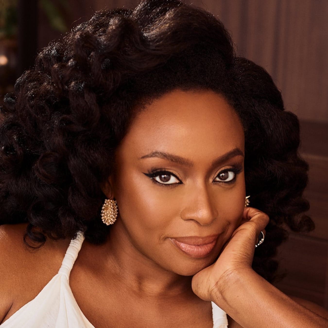 Chimamanda Bags New Award, Nyashinski Enters New Era, Dada Gallery Comes Home